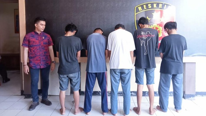 Lima pelaku pengeroyokan terhadap anggota polisi di Palopo, Sulsel, ditangkap.