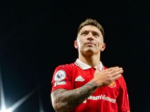 Arsenal Kebobolan Gol Sundulan Pertama dari Si Mungil Lisandro Martinez