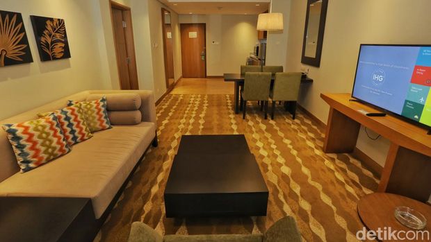 Penampakan kamar untuk long stay di Holiday Inn & Suites Jakarta Gajah Mada, Glodok, Jakarta Barat.