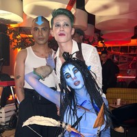 Untuk bertransformasi menjadi Avatar, Lucinta Luna dibantu dengan tim dari Face Painting Jakarta. Karena penampilannya yang totalitas Lucinta Luna pun berhasil menjadi juara 1 kategori kostum terbaik di acara Halloween yang didatanginya. Foto: Instagram/@lucintaluna_manjalita