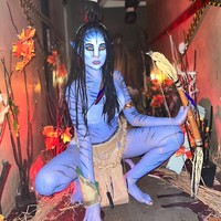 Foto-foto Lucinta Luna cosplay jadi Avatar itu kemudian diunggahnya ke akun Instagram pribadi miliknya. Lucinta menyebut penampilannya itu sebagai ‘Avatar Wati’. Tak butuh waktu lama, gaya Halloween ala Lucinta Luna pun langsung mencuri atensi. Foto: Instagram/@lucintaluna_manjalita