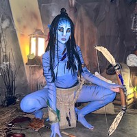 Lucinta Luna tampil maksimal saat merayakan Halloween 2022. Ia mengubah dirinya jadi mirip karakter Avatar dengan tubuh serba biru. Foto: Instagram/@lucintaluna_manjalita