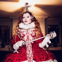 Yungyung, begitu sapaan akrabnya, mengunggah penampilan Madonna tersebut di Instagram. Tampak penyanyi Frozen itu berpose dengan gaun yang bergaya era Victoria dan semacam mahkota dengan hiasan menyerupai salib. Kepada Wolipop, ia mengaku bangga Madonna mau memakai karyanya lagi, kali ini sebuah headpiece yang menghiasi kepalanya. Adapun proses pembuatannya dimulai sebulan lalu. (Foto: Dok. Madonna)