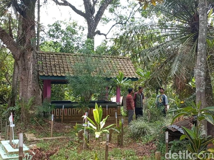 Makam Nyi Pedelingan, di Dusun Lonjong, Ngampin, Ambarawa, Semarang, Rabu (2/11/2022).