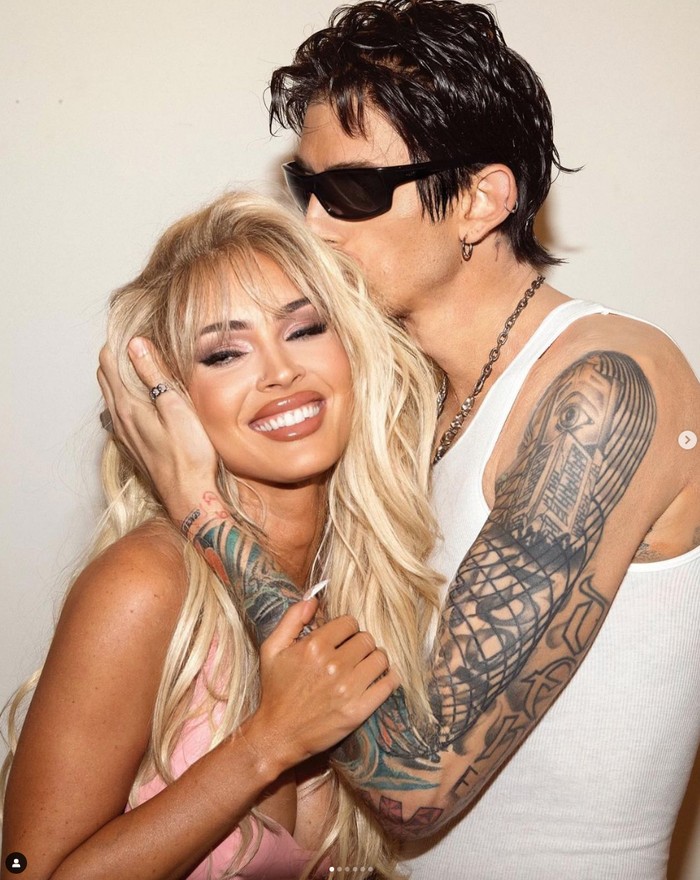 Megan Fox Megan Fox dan MGK saat merayakan pesta Halloween.