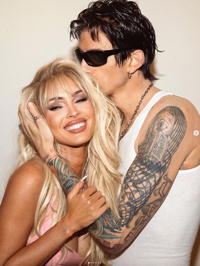 Megan Fox dan MGK saat merayakan pesta Halloween.