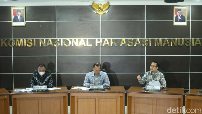 Momen Komnas HAM Jabarkan Pelanggaran HAM di Tragedi Kanjuruhan Komnas HAM melaporkan hasil investigasi terkait Tragedi Kanjuruhan. Setidaknya ada tujuh pelanggaran HAM di Tragedi Kanjuruhan.