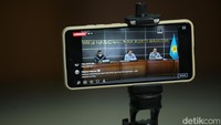 Ketiga hak memperoleh keadilan. Bahwa saat ini proses penegakan hukum belum mencakup keseluruhan pihak-pihak yang seharusnya bertanggung jawab dalam pelaksanaan pertandingan dan pelaksanaan kompetisi.