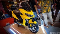 Soal jarak tempuhnya, Fox-R diklaim bisa mencapai 130 kilometer untuk sekali pengisian.