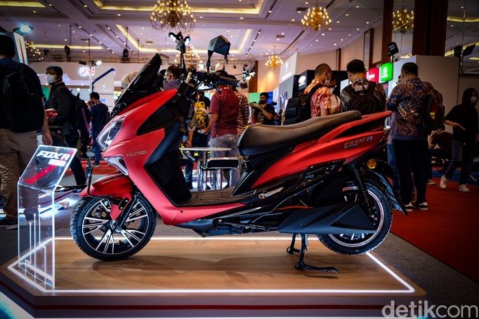 Produsen elektronik kenamaan asal Indonesia Polytron kini merambah ke pasar otomotif. Polytron merilis motor listrik terbaru Fox-R.