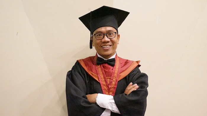 Lulusan S2 UM Surabaya yang sempat jadi marbot masjid 8 tahun