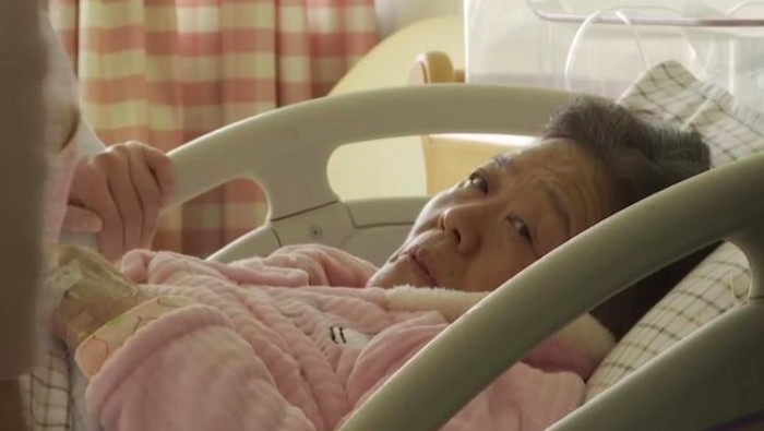Nenek melahirkan di usia 67 Nenek melahirkan di usia 67