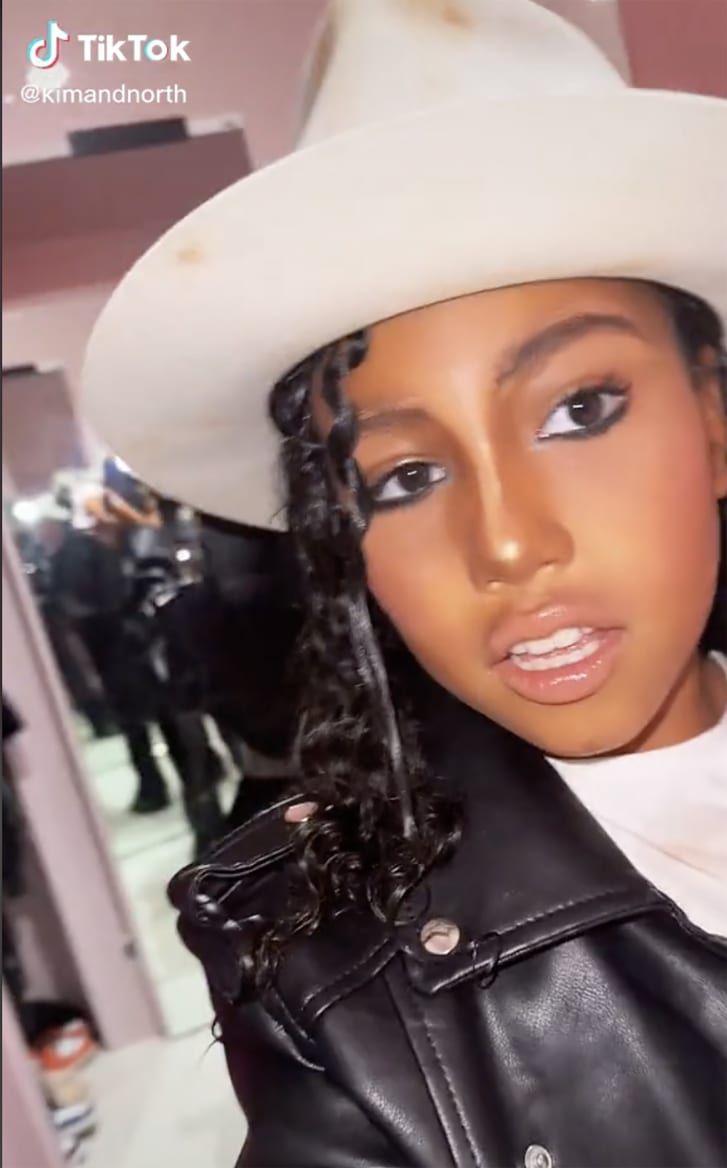 North West Pakai Topi Michael Jackson di Pesta Halloween 2022