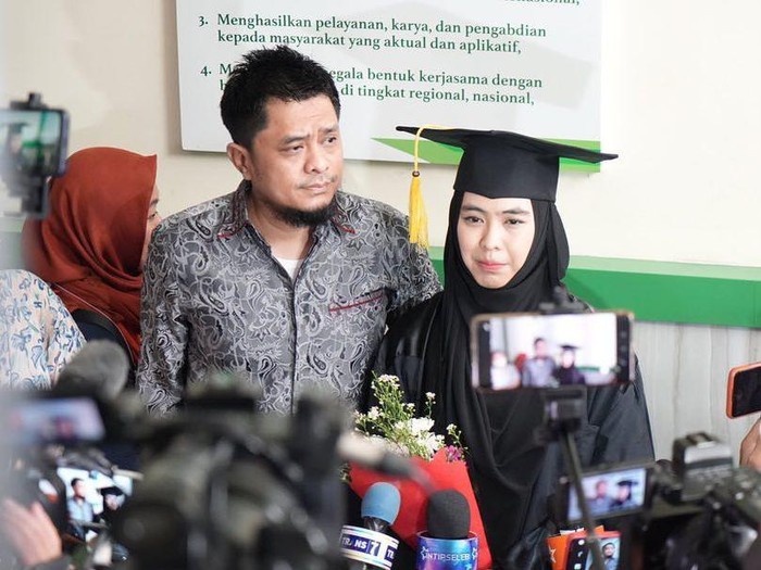 Oki Setiana Dewi Lulus Promosi Doktor