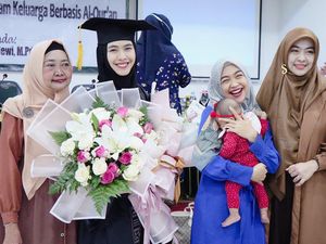 Gemar Belajar, 7 Artis Ini Kuliah hingga Lulus S3