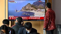 Dilaporkan JCS bahwa salah satu rudal Korut terdeteksi mendarat di perairan berjarak 26 kilometer di sebelah selatan Garis Batas Utara (NLL), perbatasan maritim antar-Korea yang menjadi sengketa. (Jung Yeon-Je/AFP/Getty Images)