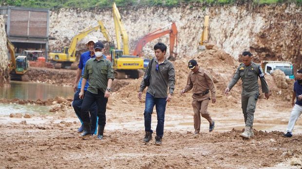 Suasana pembangunan pangkalan pendaratan ikan (PPI) Gesing di Pedukuhan Bolang, Kalurahan Girikarto, Kapanewon Panggang, Kabupaten Gunungkidul.