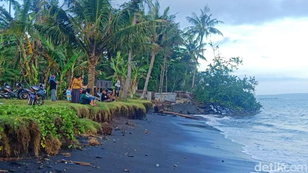 pantai cacalan