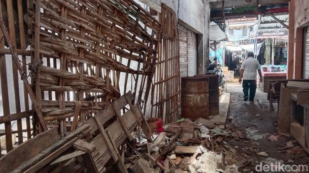 Pasar Baru di Kabupaten Indramayu nyaris ambruk.