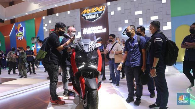 Peluncuran motor XMAX 250 Connected di gelaran Indonesia Motorcycle Show (IMOS) 2022  Rabu (2/11/2022). (CNBC Indonesia/ Muhammad Sabki)