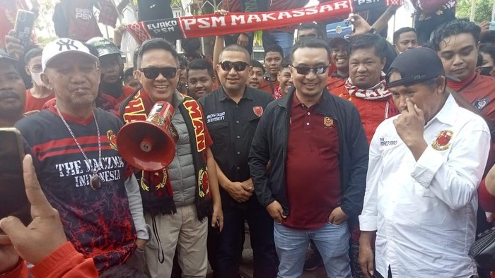 Perayaan HUT-107 PSM Makassar di Monumen Mandala Makassar