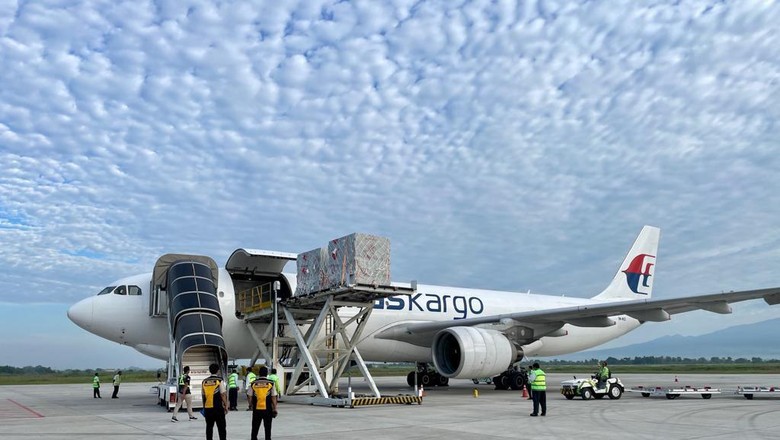 pesawat kargo: jenis, kapasitas, dan maskapai utama... Jelang Superbike, 176 Ton Logistik Tiba di Bandara Internasional Lombok