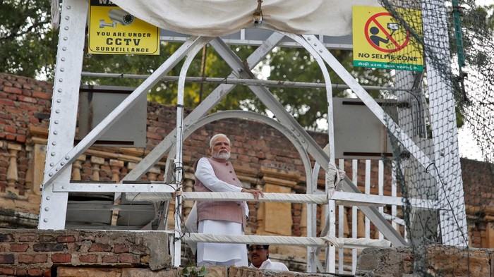 India's Prime Minister Narendra Modi visits the site of a suspension bridge collapse in Morbi town in the western state of Gujarat, India, November 1, 2022. REUTERS/Stringer NO RESALES. NO ARCHIVES.
