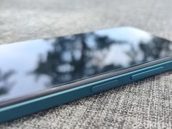 Mengenggam Poco M5, HP Murah untuk Main Game