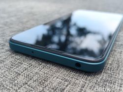 Mengenggam Poco M5, HP Murah untuk Main Game