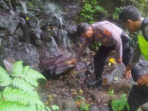 Naik Tebing Air Terjun Aling-Aling, Turis AS Terpeleset-Kaki Putus