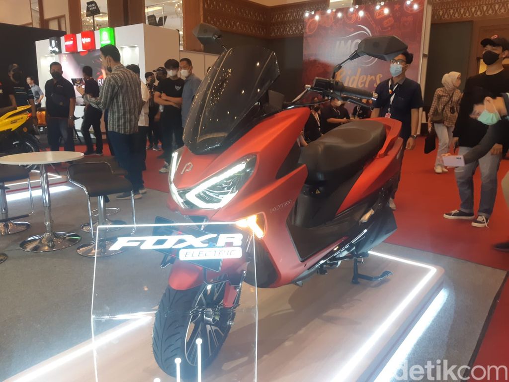 Motor listrik Polytron Fox-R meluncur di IMOS 2022