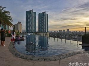 Melihat Sunset dari Ketinggian di Kawasan Glodok