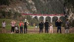 Potret Kereta Terpanjang di Dunia Meliuk-liuk di Pegunungan Swiss