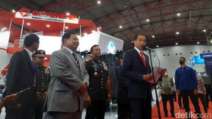 Presiden Jokowi dan Menhan Prabowo (Kanavino Ahmad Rizqo/detikcom).