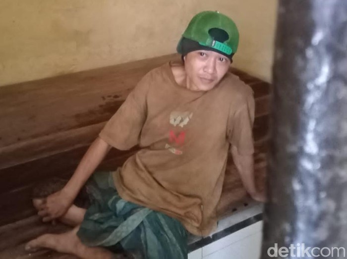Pria pasuruan yang tiba-tiba mengamuk tusuk 2 tetangganya