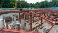 Ini adalah penampakan station box Stasiun Monas. Mengutip keterangan PT MRT Jakarta, saat ini pembangunan Stasiun Monas telah masuk ke tahap pekerjaan penyelesaian pengecoran base slab di station box hingga pengecoran bearing wall. Foto: Dok. MRT Jakarta