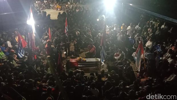 Proses pemakaman aktivis Papua Merdeka, Filep Karma di Jayapura, Papua.