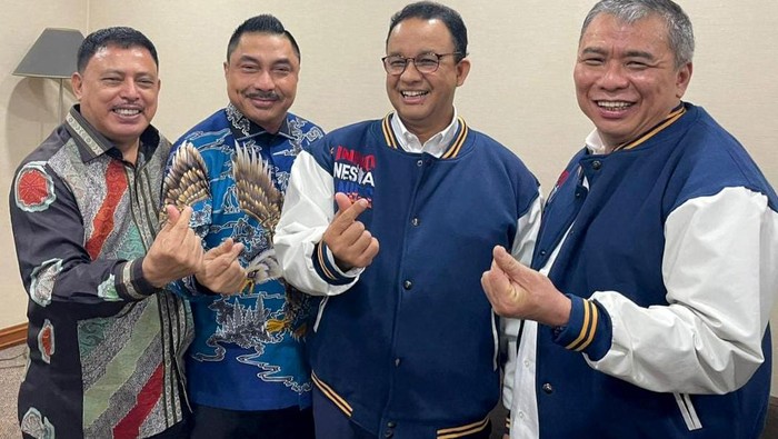 Penggagas Relawan Beta Suka AA ( Anies-AHY) Saat Bertemu Dengan Capres Nasdem Anies Baswedan Dalam Kegiatan Silaturahmi Anies Bersama Relawan