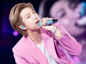 Video RM BTS Dinobatkan Jadi Artis K-Pop Terfavorit di AMAs 2025