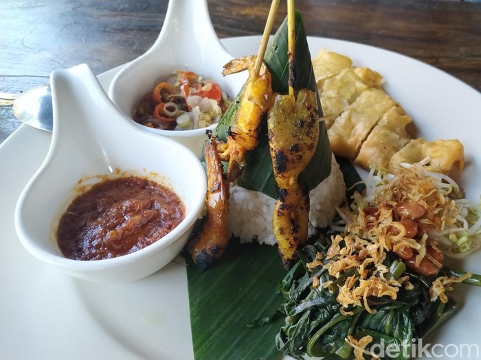 Sego Tambakrejo di Blitar yang memiliki cita rasa khas Bali dan Jatim