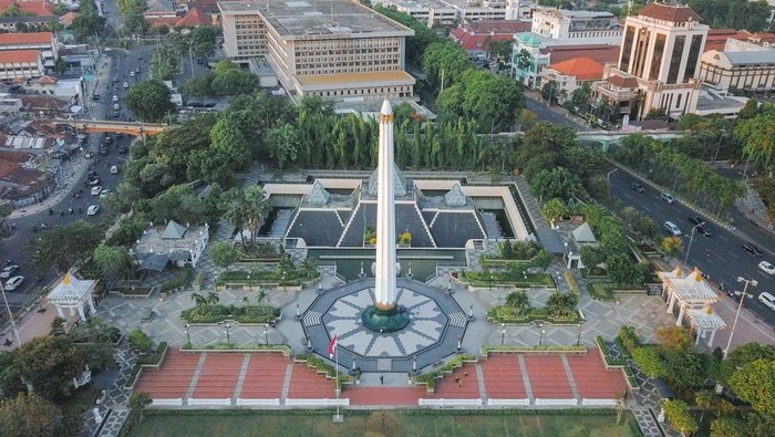 Sejarah Tugu Pahlawan adalah sebuah bangunan untuk memperingati peristiwa pertempuran 10 November. Tugu Pahlawan terletak di Surabaya, Jawa Timur.