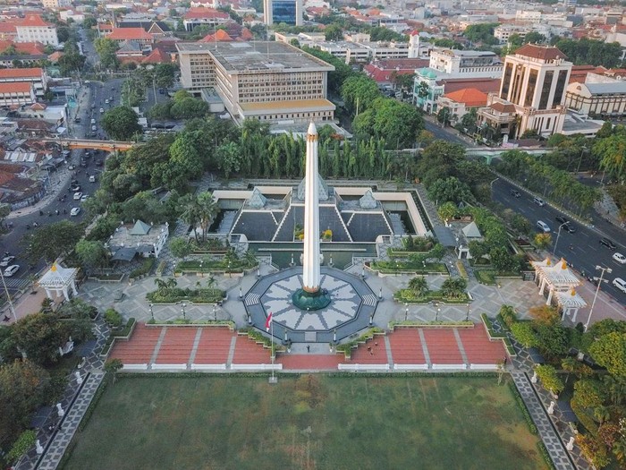 Sejarah Tugu Pahlawan adalah sebuah bangunan untuk memperingati peristiwa pertempuran 10 November. Tugu Pahlawan terletak di Surabaya, Jawa Timur.