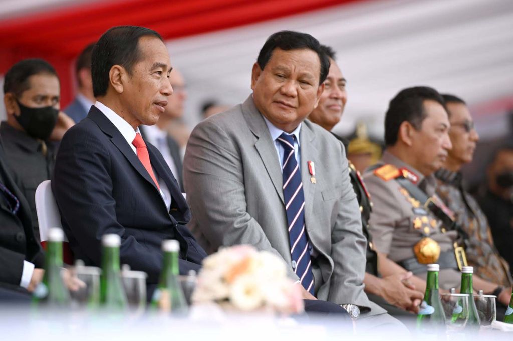 Presiden Joko Widodo (Jokowi) meninjau pameran Indo Defence 2022 didampingi Menteri Pertahanan Prabowo Subianto. Begini momennya.