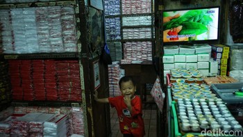 Pantauan detikcom di lokasi sejumlah pedagang yang menggunakan TV telah dilengkapi dengan pemasangan STB.