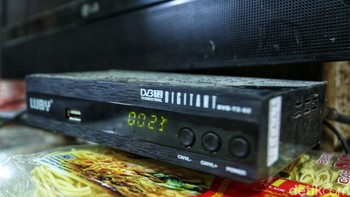 Namun meski begitu para warga juga mengeluhkan harga STB yang dinilai cukup mahal.