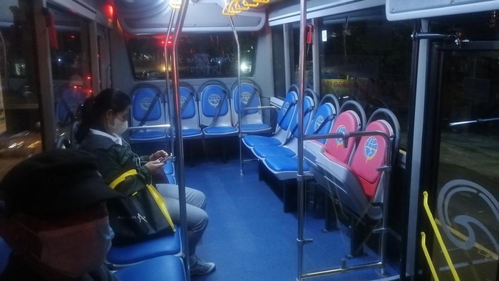 Suasana di dalam Teman Bus, Rabu (2/11/22/2022).