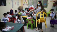 Jutaan siswa berebut kembali ke sekolah umum di seluruh Filipina pada Rabu saat pemerintah memberlakukan wajib dimulainya kembali kelas tatap muka.