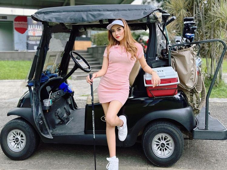 Ully Frank, Female DJ Si Sarjana Akuntansi