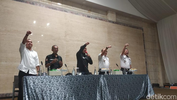 Wali Kota Makassar Danny Pomanto memberikan arahan kepada Pakandatto.