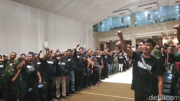 Wali Kota Makassar Danny Pomanto memberikan arahan kepada Pakandatto.